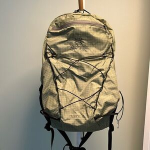 Arc'teryx Aerios 18L